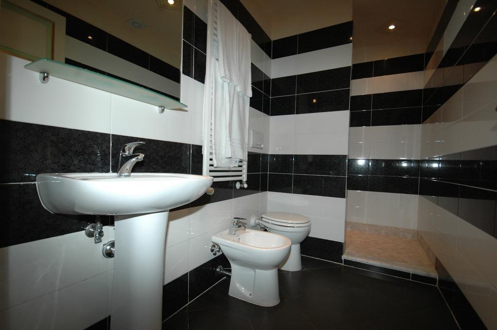 Dimora Dei Guelfi Luxury Rooms Lucca Exterior photo