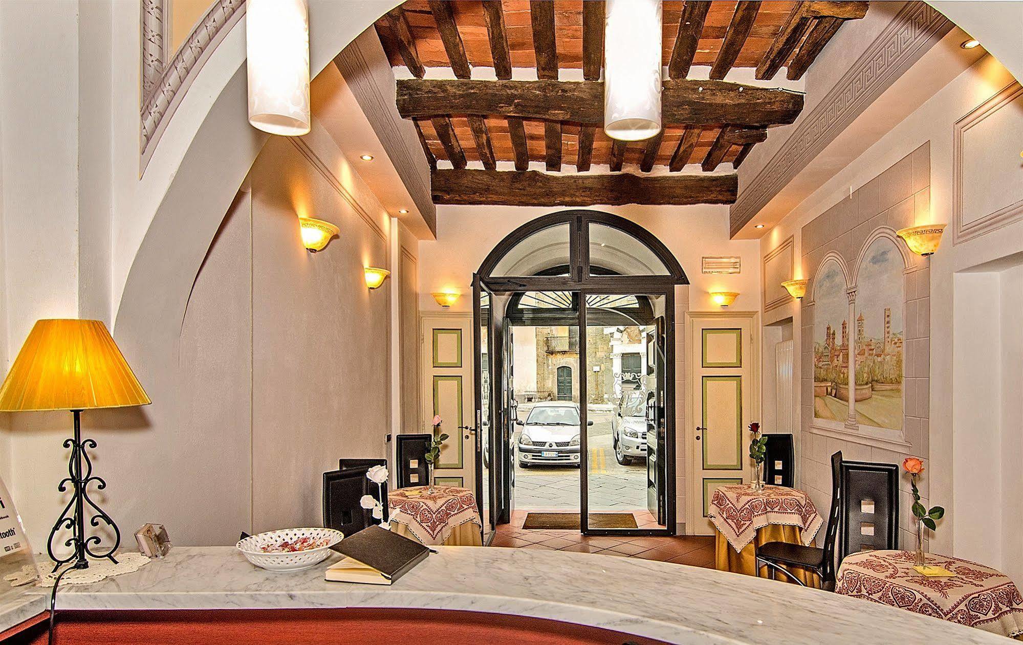 Dimora Dei Guelfi Luxury Rooms Lucca Exterior photo