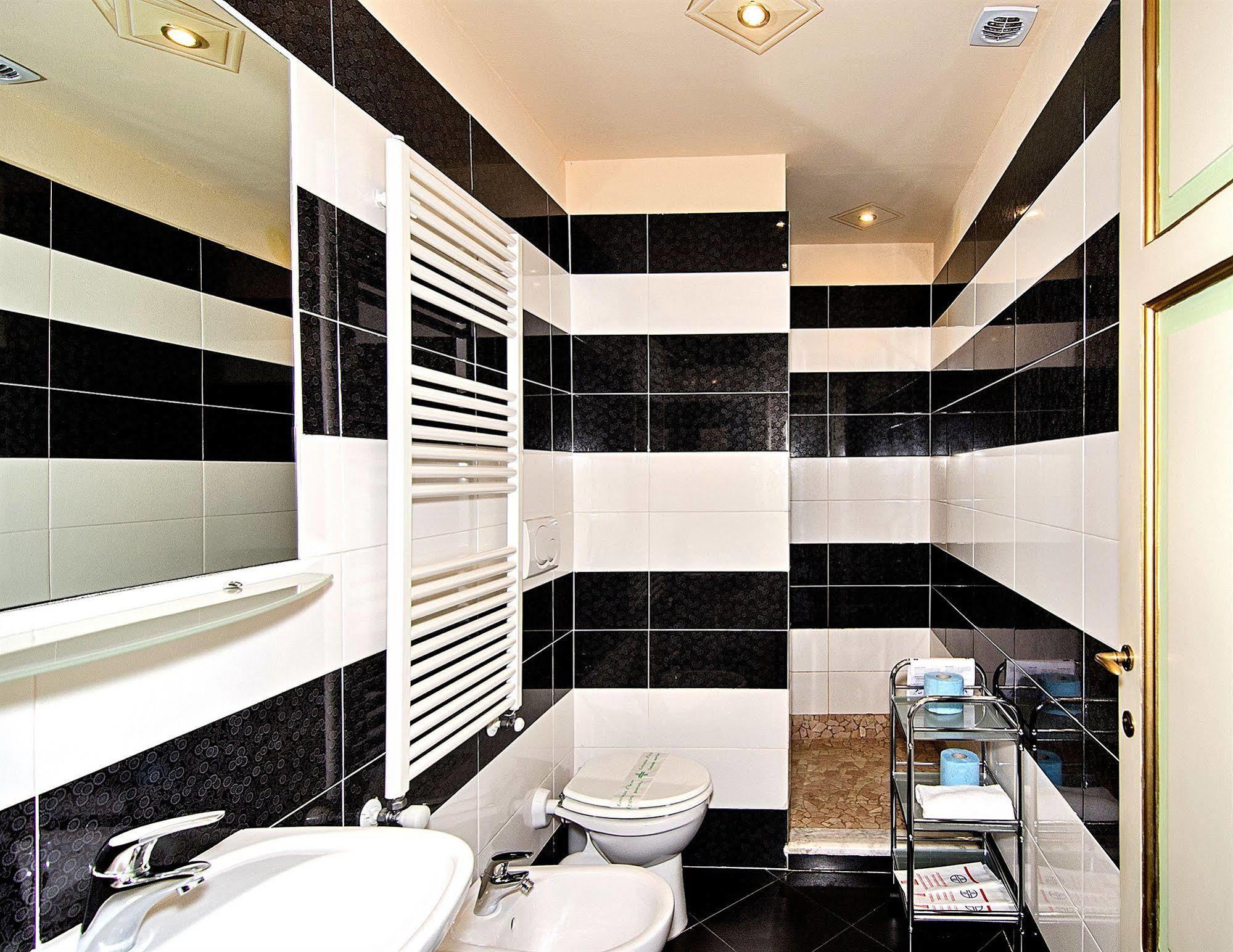 Dimora Dei Guelfi Luxury Rooms Lucca Exterior photo